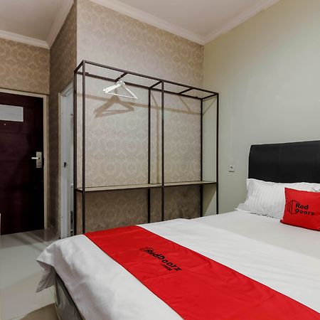 Reddoorz Plus Near Lippo Cikarang Mall Bekasi Buitenkant foto