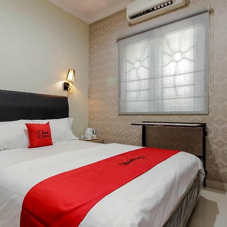 Reddoorz Plus Near Lippo Cikarang Mall Bekasi Buitenkant foto