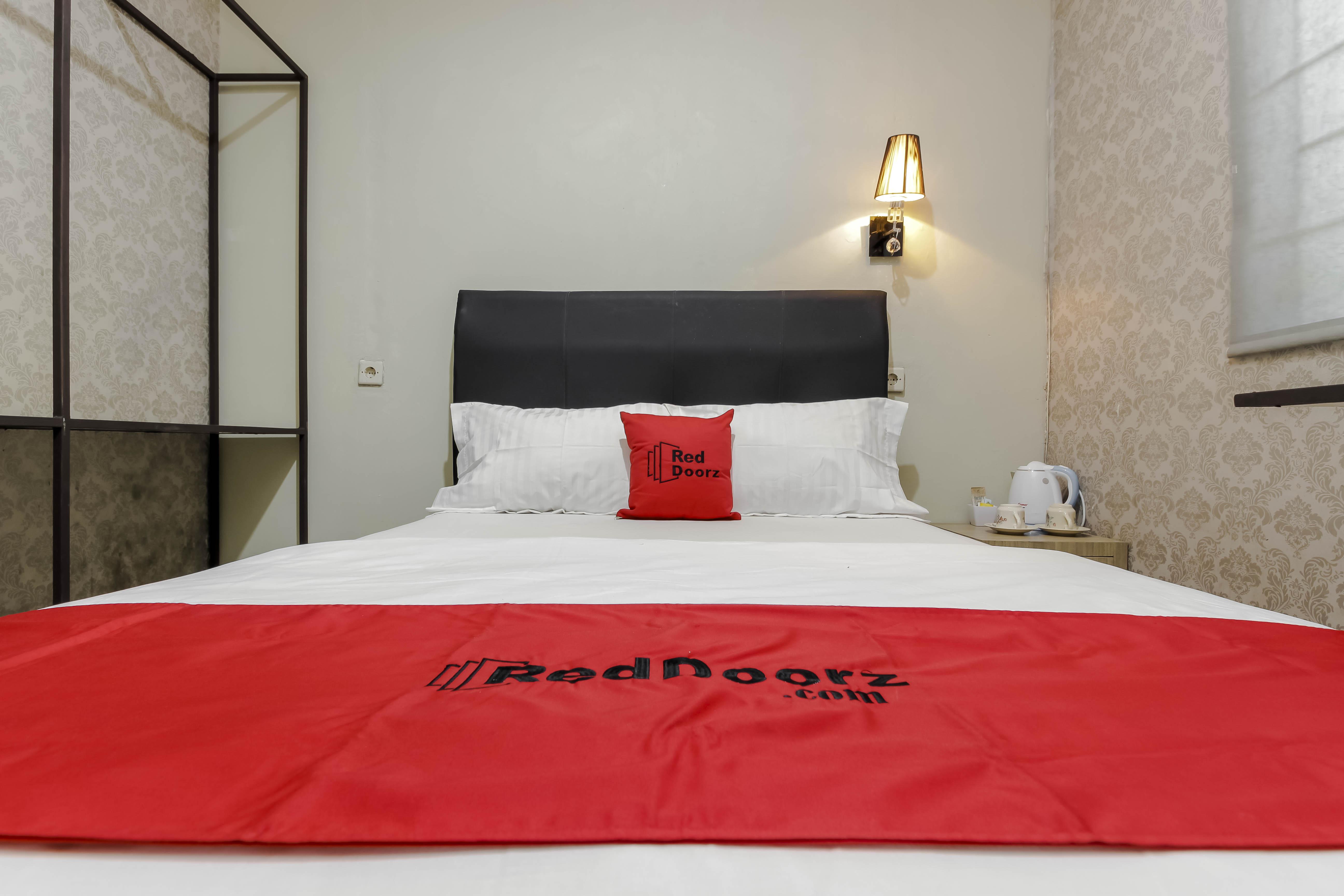 Reddoorz Plus Near Lippo Cikarang Mall Bekasi Buitenkant foto
