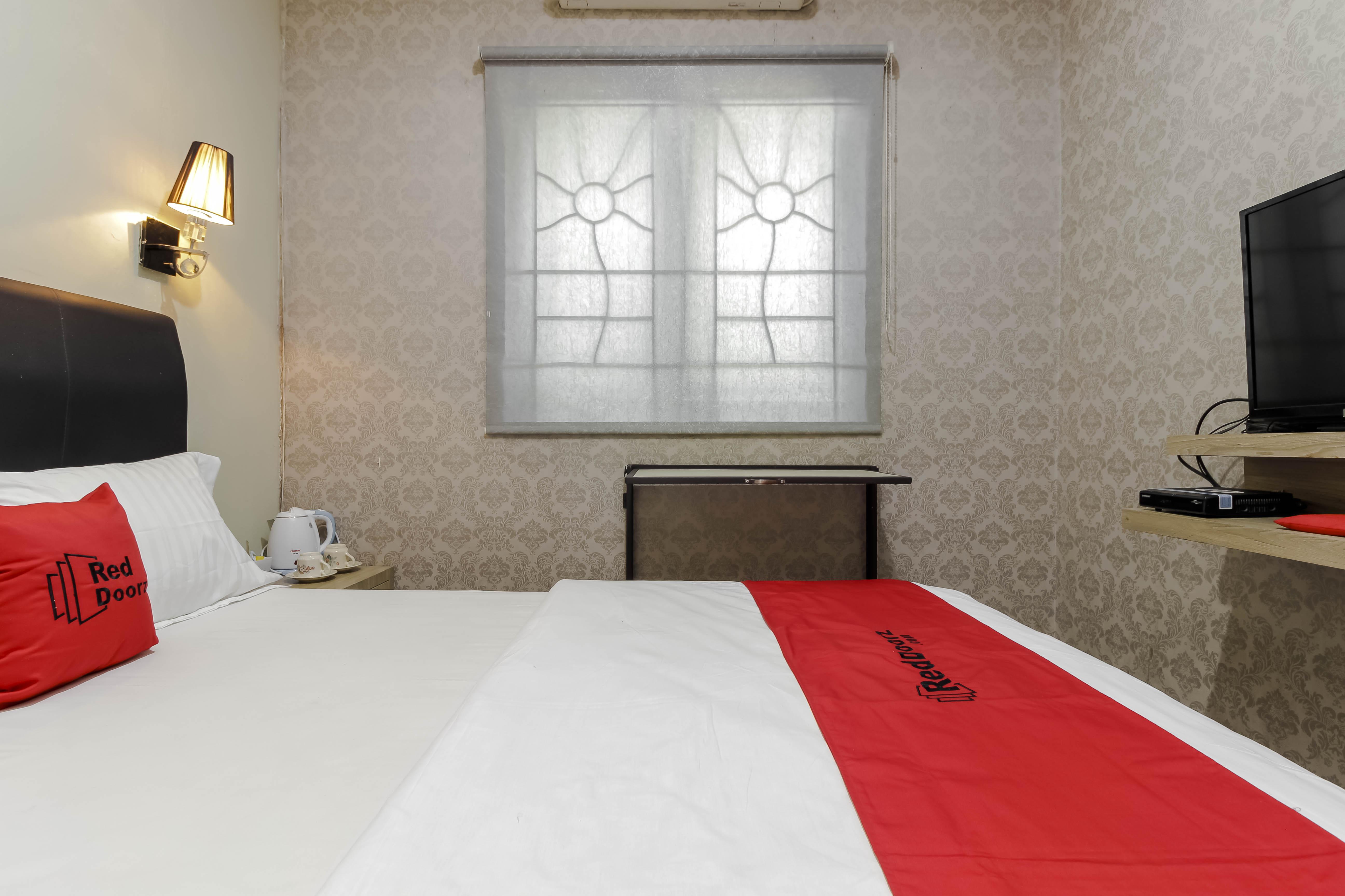 Reddoorz Plus Near Lippo Cikarang Mall Bekasi Buitenkant foto