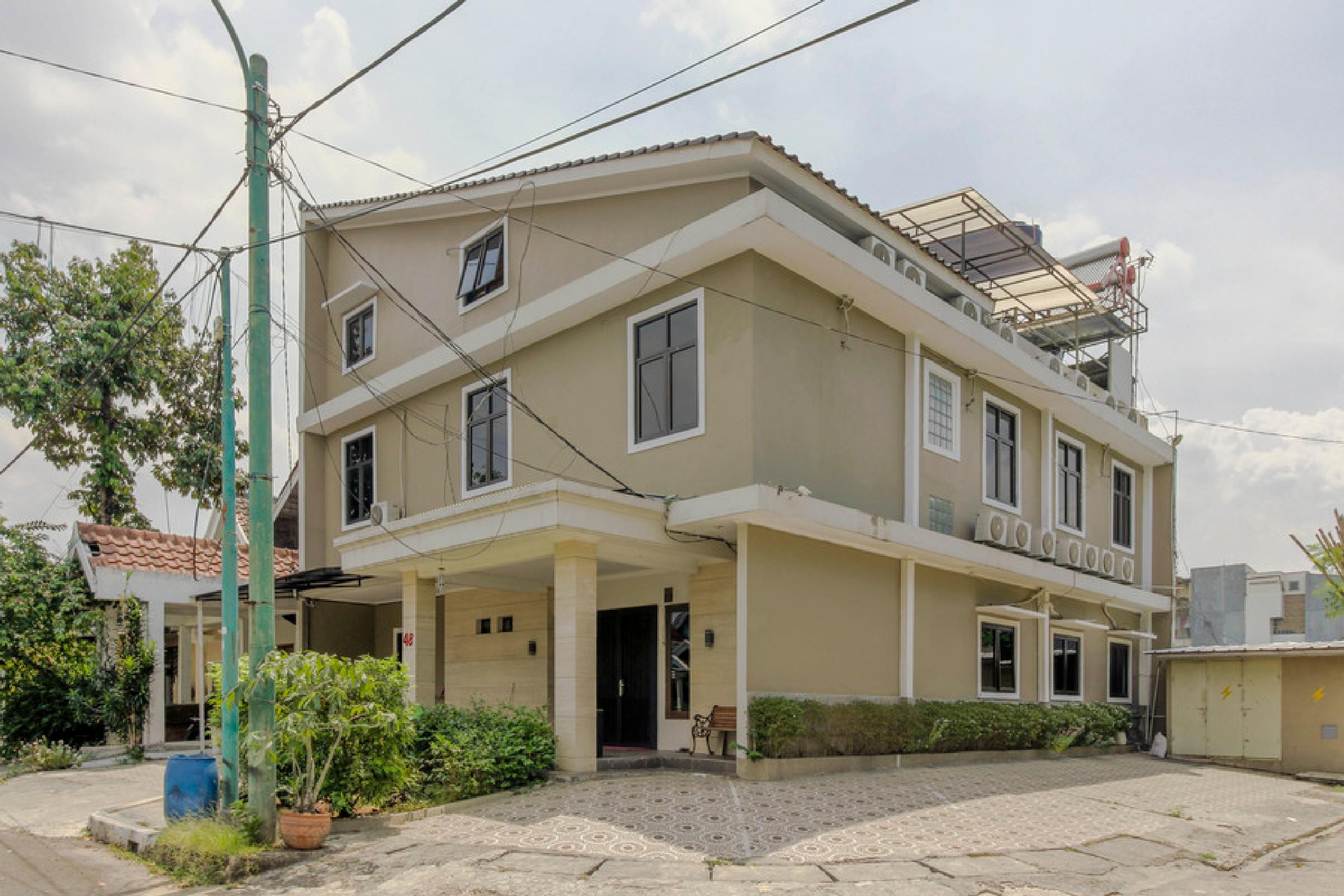 Reddoorz Plus Near Lippo Cikarang Mall Bekasi Buitenkant foto