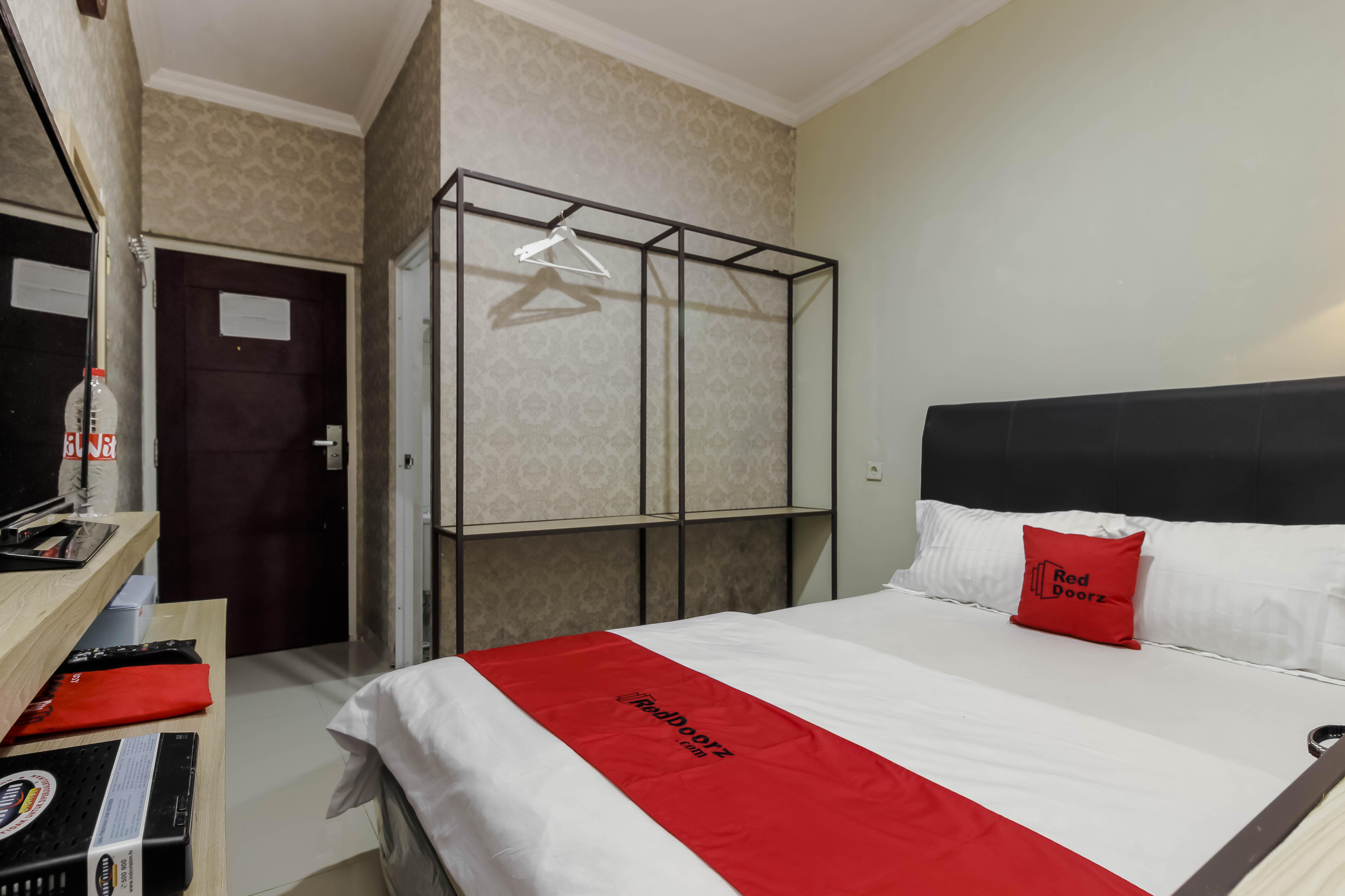 Reddoorz Plus Near Lippo Cikarang Mall Bekasi Buitenkant foto