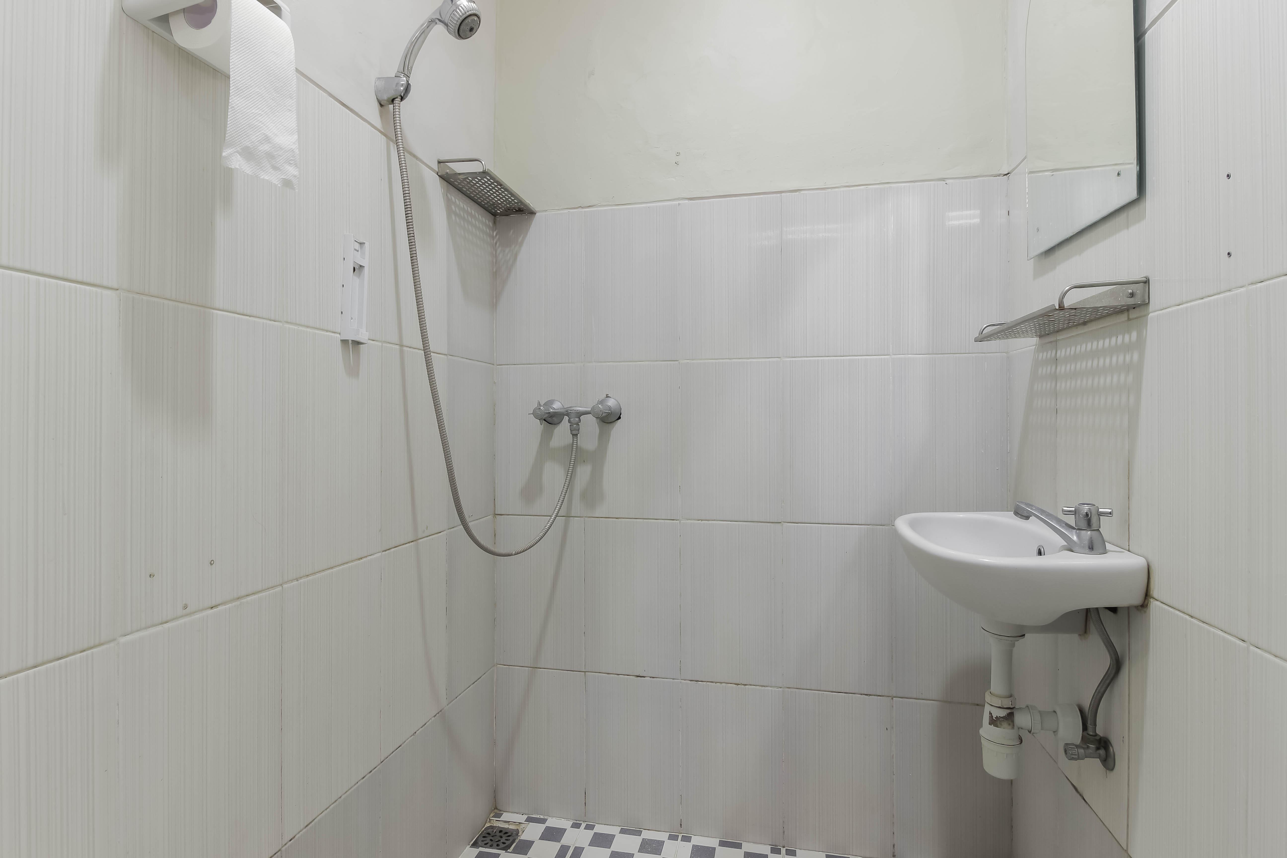 Reddoorz Plus Near Lippo Cikarang Mall Bekasi Buitenkant foto