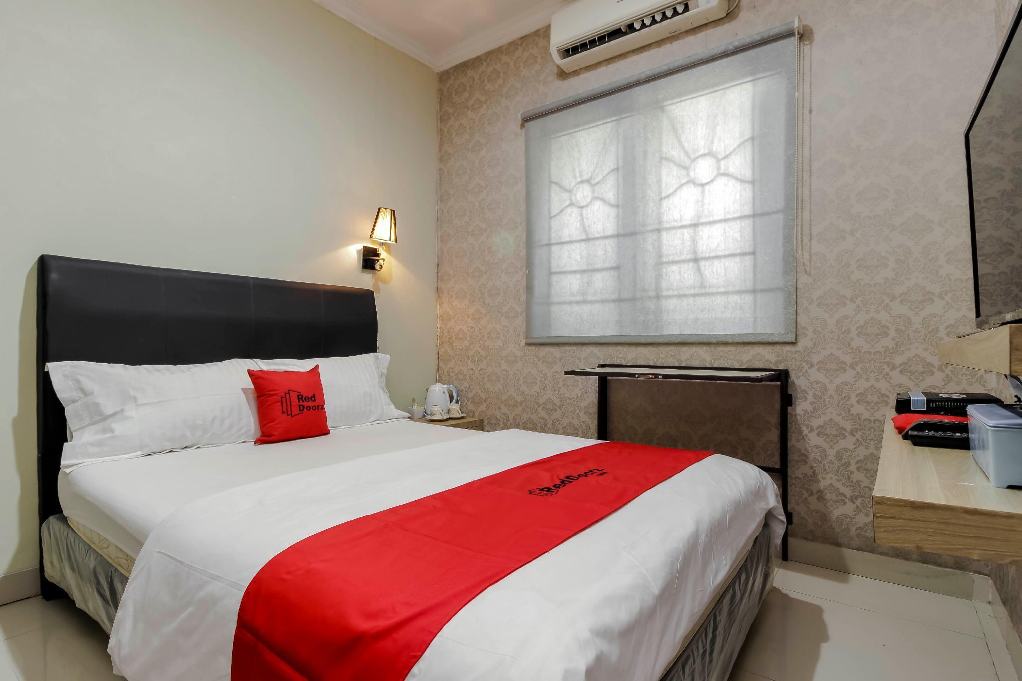 Reddoorz Plus Near Lippo Cikarang Mall Bekasi Buitenkant foto
