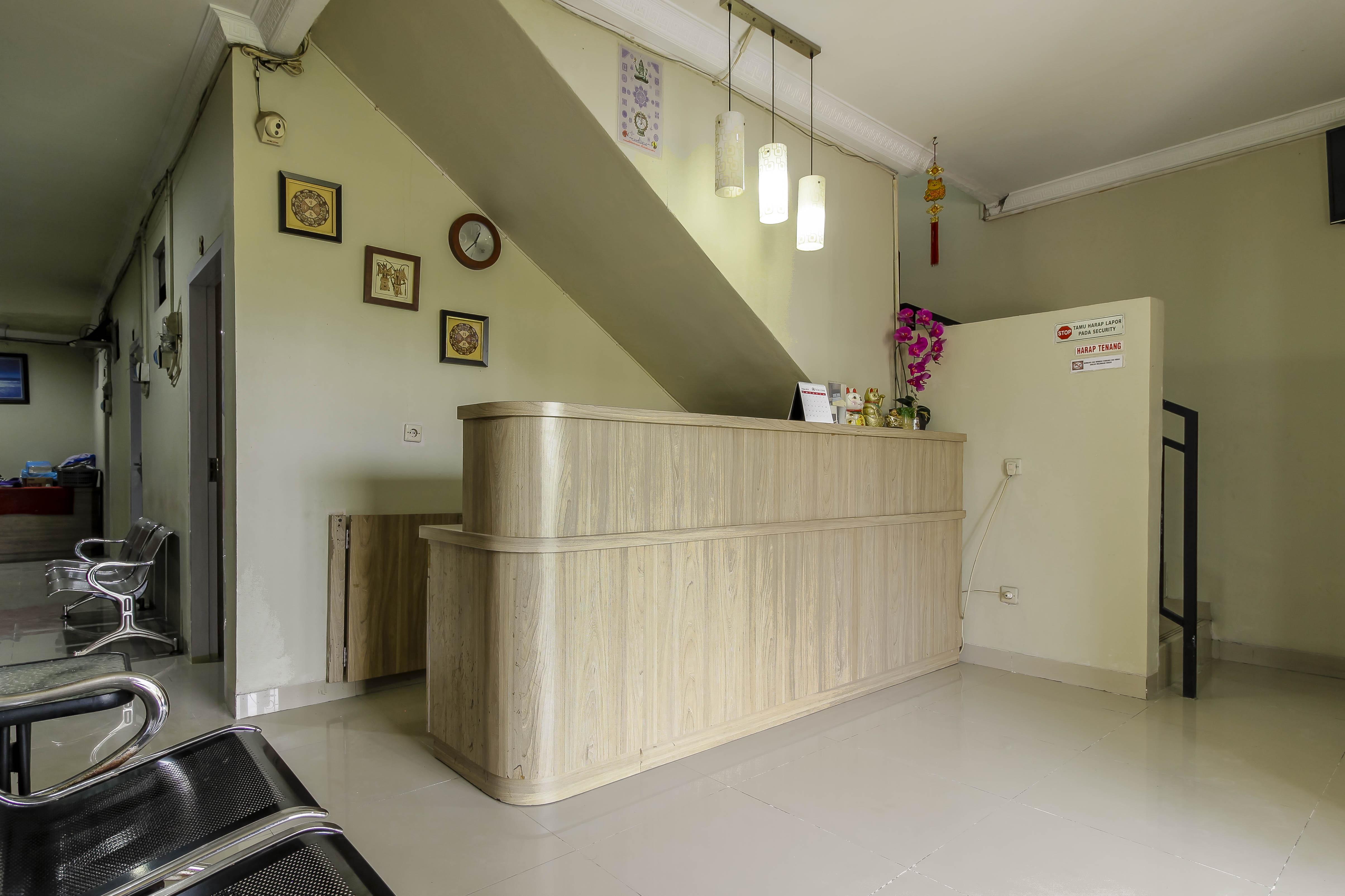 Reddoorz Plus Near Lippo Cikarang Mall Bekasi Buitenkant foto